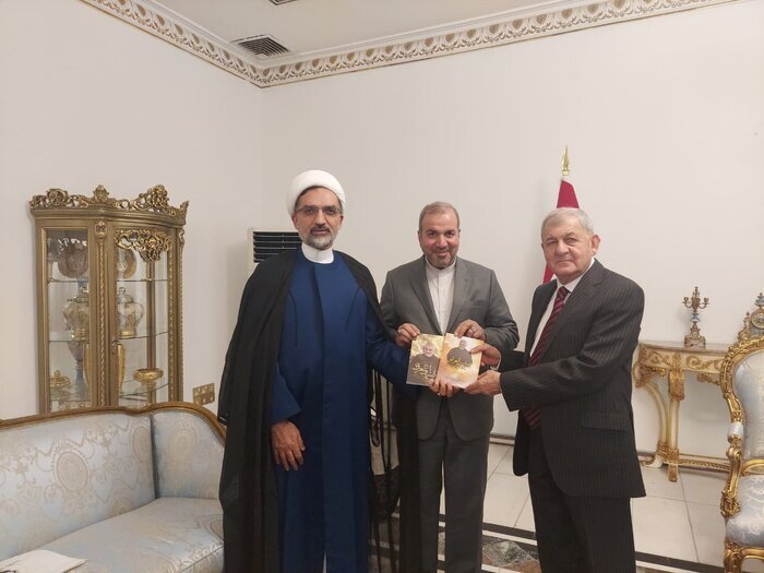 کتابی که ایران به رئیس جمهور عراق اهدا کرد + عکس