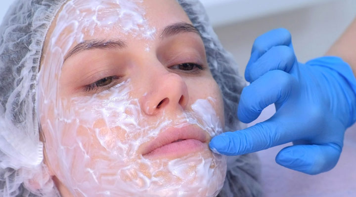 اعمال کرم بی حس کننده روی پوست