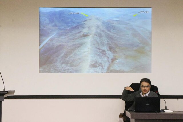 کشف گچ‌بری ۱۷۰۰ ساله در شرق ایران