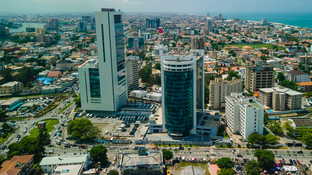 گزارش: یورش کاربران AAX به دفاتر ارز دیجیتال نیجریه و حمله به کارکنان