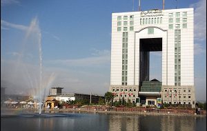 ۵ ابرچالش وزیر جدید راه و شهرسازی/ تکمیل پروژه‌های نیمه‌تمام ۵۰ سال زمان می‌خواهد!