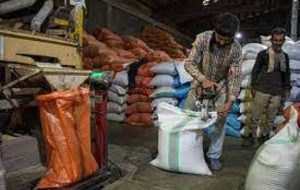 بیش از ۵۰ درصد برنج سال گذشته فروش نرفته است/ رکود در بازار برنج ادامه دارد