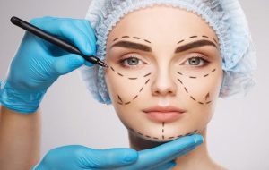 جراحی زیبایی؛ انواع، خطرات، نکاتی که باید در نظر بگیرید