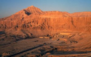 یک کشف غیرمعمول در مقبره باستانی مصری یک کشف غیرمعمول در مقبره باستانی مصری