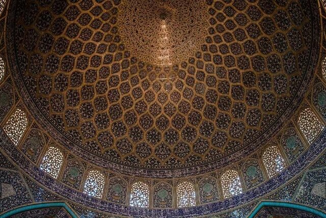 نور و جهان کوانتوم در مسجد شیخ لطف‌الله