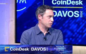 Coinbase Exec می گوید که پذیرش بلند مدت کریپتو به مقررات بستگی دارد