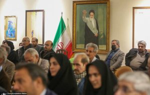 ششمین روز هفته فرهنگی «بر آستان آفتاب» / بیت امام کانون حضور ادبا و شاعران ششمین روز هفته فرهنگی «بر آستان آفتاب» / بیت امام کانون حضور ادبا و شاعران