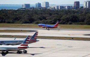 FAA ایالات متحده ترافیک هوایی بر فراز فلوریدا را به دلیل مشکل کامپیوتری کند می کند