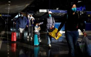 Factbox-کانادا، استرالیا، مراکش به محدودیت‌های COVID برای مسافران چینی اضافه می‌کنند
