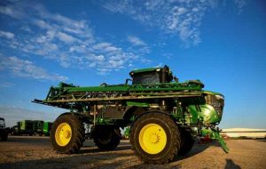 Farm Bureau، Deere & Co تفاهم نامه ای را امضا کردند که “حق تعمیر” تجهیزات کشاورزان را تضمین می کند
