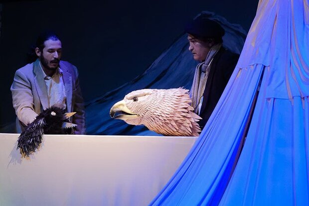 آخرین نمایش استاد بیمار روی صحنه/ «عقاب» را با صدای شاعرش بشنوید