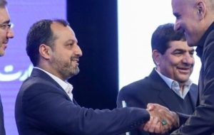 «انتخاب» نشان پیشتاز اقتصاد ایران را از معاون اول رئیس‌جمهوری دریافت کرد