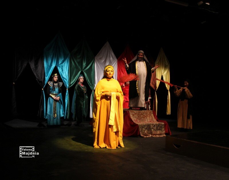 این نمایش ضد زن نیست، اما ضد عرب شاید!/ ضربه‌های بزرگی از اعراب منطقه خوردیم/ تئاتر جای همدردی با مردم است