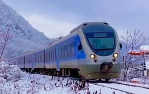 بازگشت مسافران قطار ‌یخ‌زده تهران با اتوبوس به مشهد/ تردد قطارها به حالت عادی بازگشت