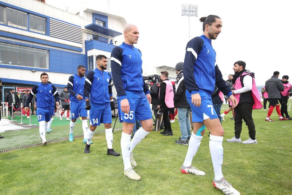 بازیکنان ایرانی به اندازه جراح مغز پول می‌گیرند