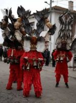 بلغارها در جشنواره زمستانی باستانی ارواح شیطانی را دفع می کنند