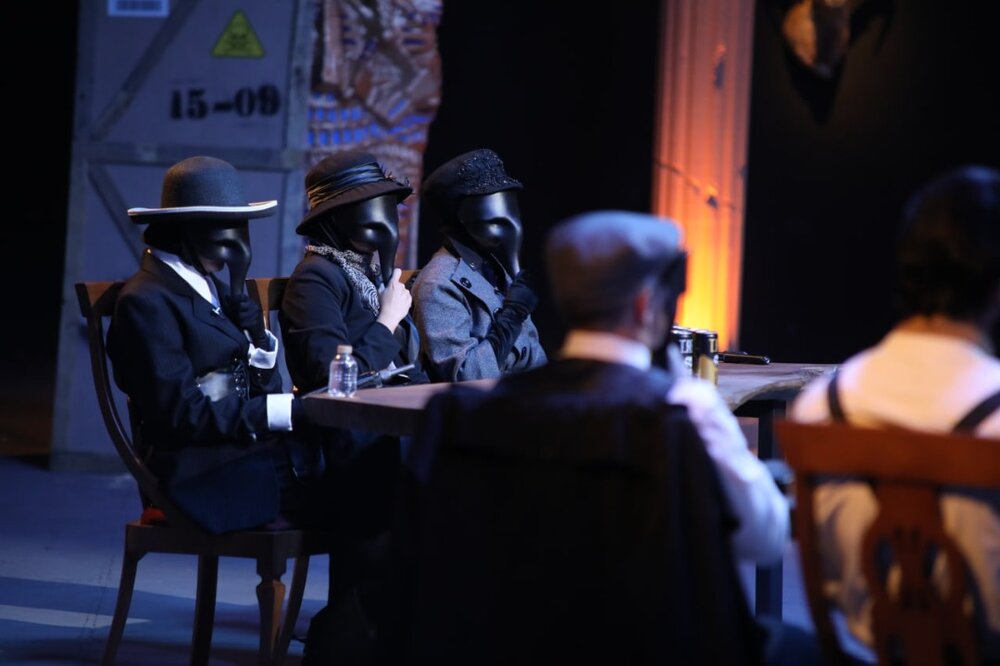 شلیک «پدرخوانده » به زبان فارسی! / ساترا هیچ مسئولیتی حس نمی کند؟