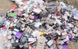 شناسایی و جمع آوری ۱۲۰۰ محصول آرایشی و بهداشتی غیر مجاز از ابتدای سال