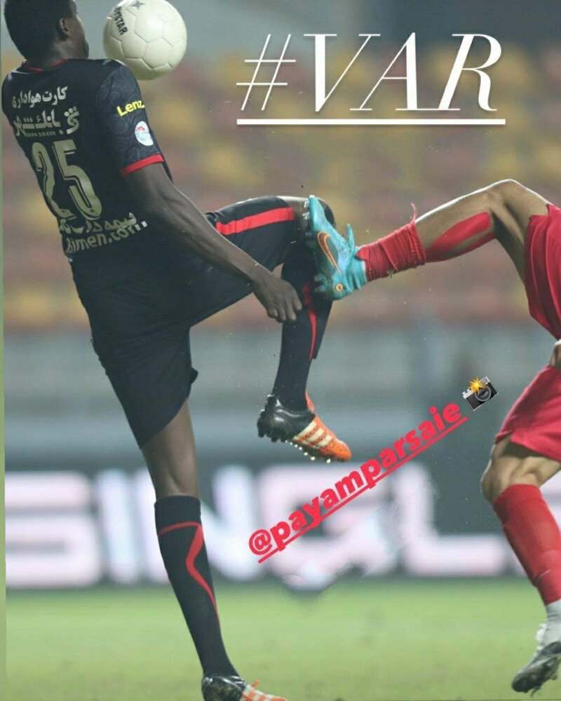 عکس| VAR به سبک یک عکاس ورزشی/ پنالتی پرسپولیس گرفته نشد؟
