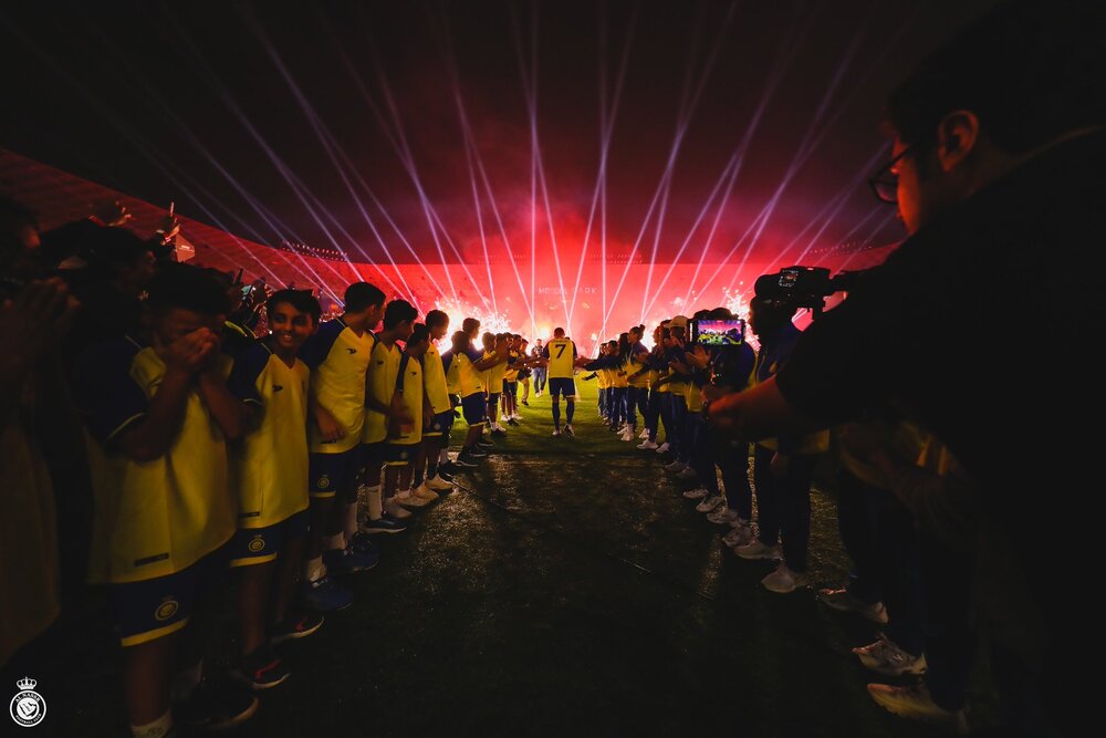 عکس | ذوق‌زدگی بامزه کودکان عربستانی از دیدار با رونالدو