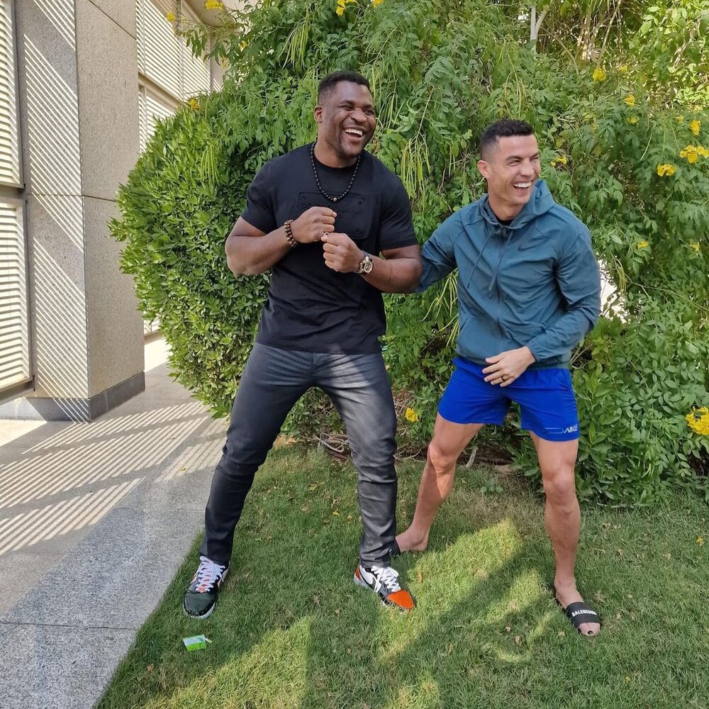 عکس| سرشاخ شدن رونالدو با خشن‌ترین بوکسور جهان