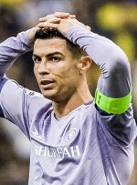 عکس| لگد مال شدن لباس رونالدو در عربستان؛ سعودی‌ها دل‌خوشی از CR7 ندارند