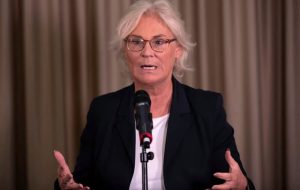 وزیر دفاع آلمان استعفا کرد