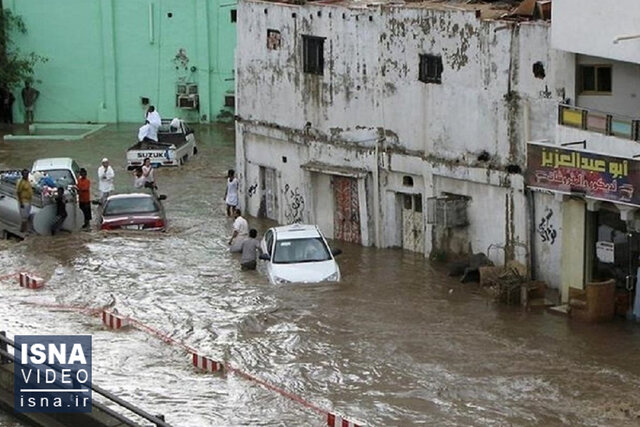 ویدئو / سیل در عربستان؛ مردم را آب بُرد