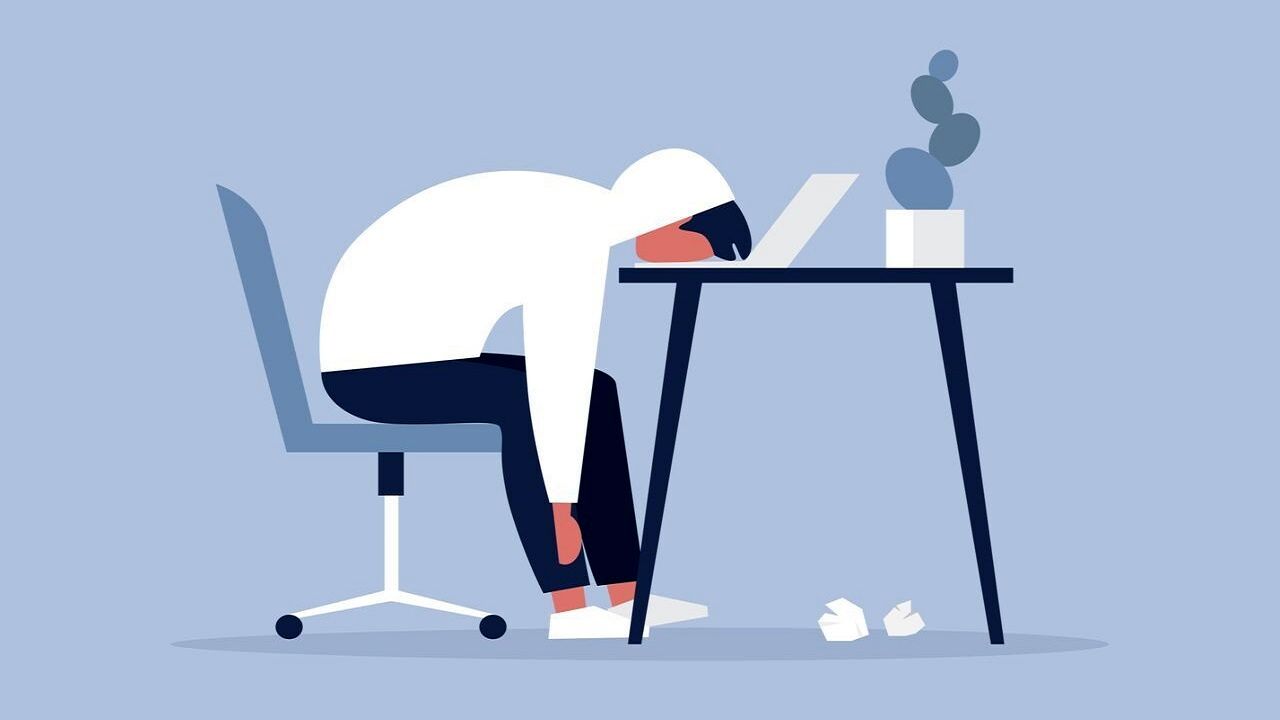 چرا در طول روز احساس خستگی می‌کنیم؟