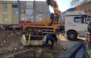 کشف تابوت ۲۰۰۰ ساله هنگام تخریب آپارتمان کشف تابوت ۲۰۰۰ ساله هنگام تخریب آپارتمان