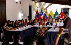 کلمبیا و شورشیان ELN مذاکرات صلح را در ماه فوریه در مکزیک از سر می گیرند