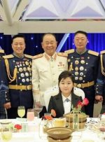 گردنبند موشکی همسر رهبر کره شمالی!/عکس
