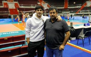 حمله آزمون به فدراسیون: از پشت کوه نیامده‌ایم!