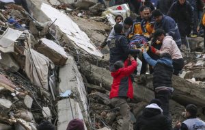 راز نجات معجزه آسای پیرزن ترکیه ای 11 روز پس از زلزله