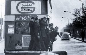 سروکله انگلیسی‌ها در تهران پیدا شد/ داستان قرمزها و آبی‌ها و متلک مردم به شوفر بدعنق