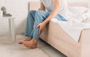 سندروم پای بی‌قرار چه علائمی دارد؟/ تشخیص و نحوه درمان
