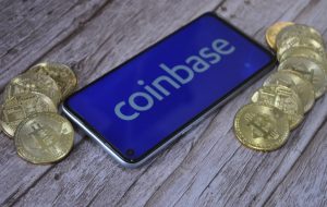 Coinbase استدلال می کند که خدمات سهام آن اوراق بهادار نیستند، از رویکرد نظارتی SEC انتقاد می کند – بیت کوین نیوز