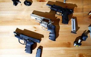 Exclusive-Discover برای فعال کردن ردیابی خرید در خرده فروشان اسلحه از آوریل