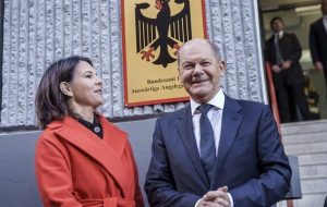 آیا تنش بین شولتس و بربوک دولت ائتلافی آلمان را از هم میپاشد؟ آیا تنش بین شولتس و بربوک دولت ائتلافی آلمان را از هم میپاشد؟