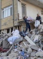 ترکیه تحقیقات در مورد فروریختن ساختمان را در حالی که تلفات زمین لرزه از 50000 نفر فراتر رفت، گسترش داد