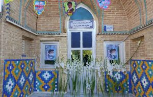 حجره طلبگی امام خمینی(ره) در اراک گلباران شد