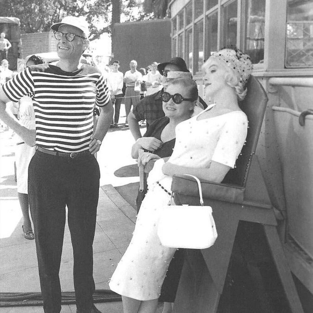 شیوه عجیب و جالب آدری هپبورن و مرلین مونرو برای مراقبت از لباسهایشان/عکس