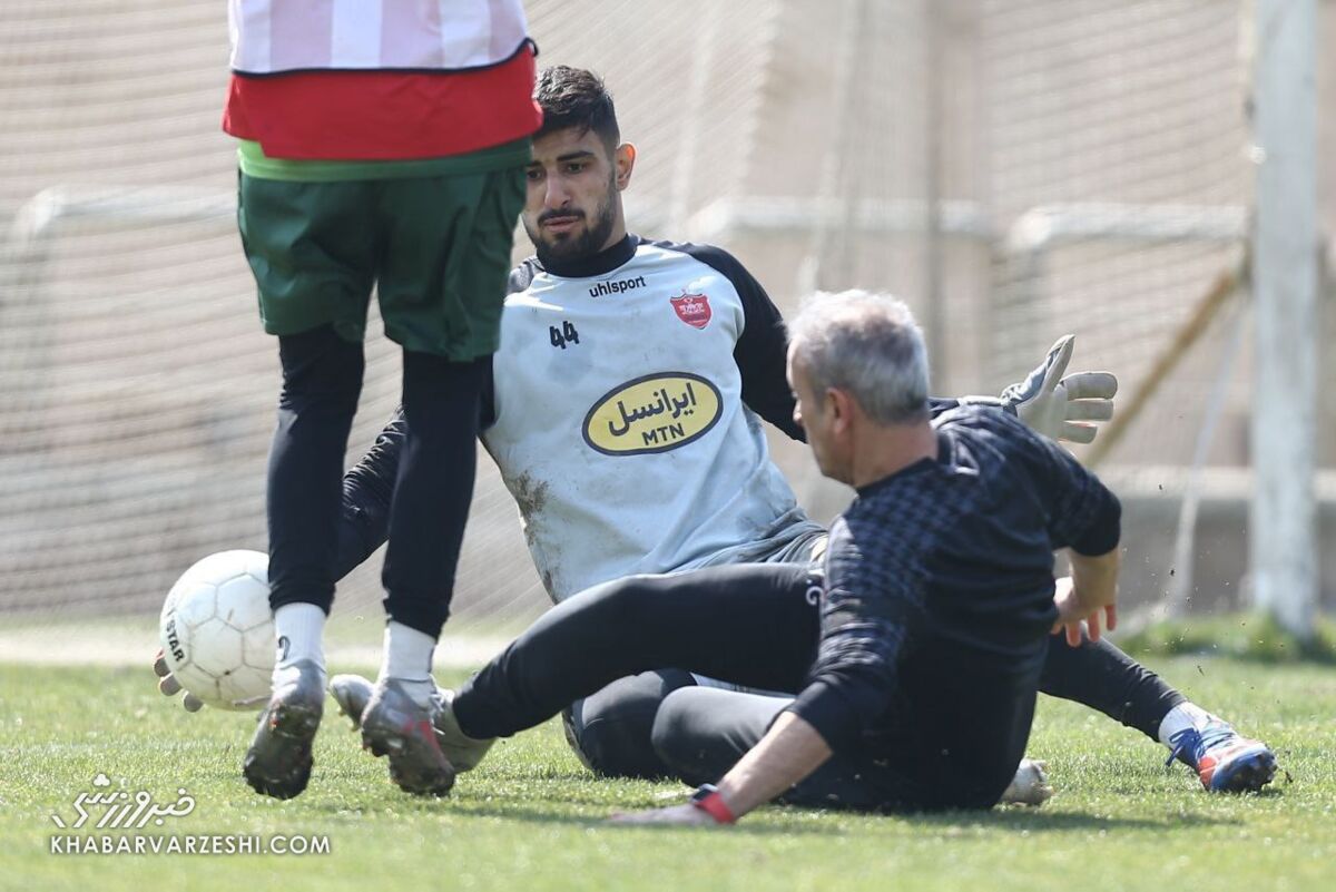 عکس| تکل یحیی روی پای پرسپولیسی ها