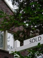 فروش خانه های نوساز در ایالات متحده در ژانویه به بالاترین سطح 10 ماهه رسید و قیمت ها کاهش یافت