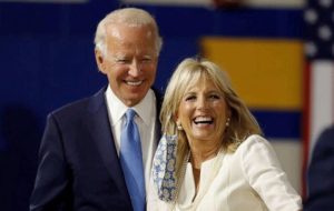 همسر رئیس جمهور آمریکا: بایدن آماده نامزدی برای دور دوم ریاست جمهوری است همسر رئیس جمهور آمریکا: بایدن آماده نامزدی برای دور دوم ریاست جمهوری است