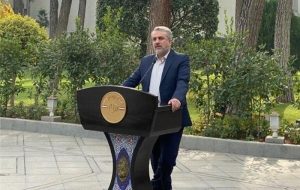 وزیر صمت: ورود خودروهای با پلاک مناطق آزاد به داخل کشور آزاد می‌شود