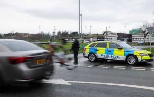 پلیس ایرلند شمالی مرد ششم را به اتهام تیراندازی به کارآگاه دستگیر کرد