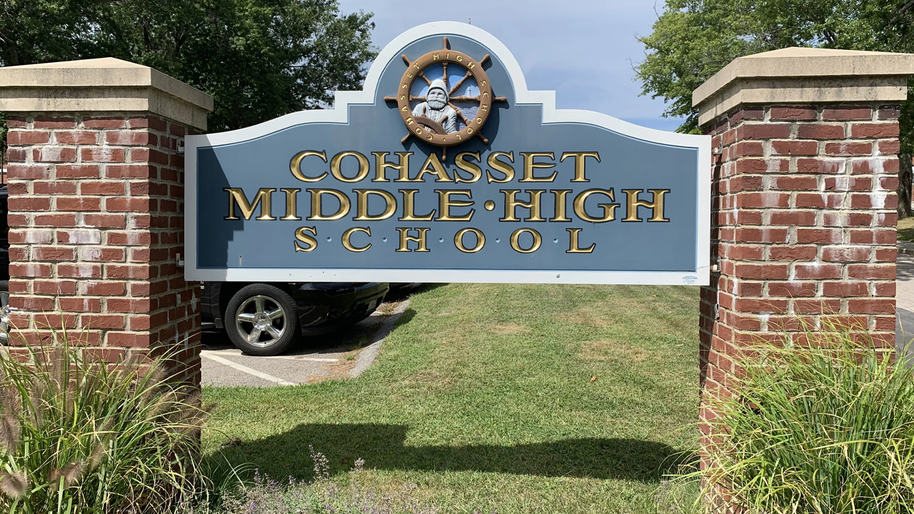 کارمند سابق دبیرستان Cohasset به سرقت هزاران برق برای استخراج بیت کوین در Crawlspace پردیس مدرسه متهم شد