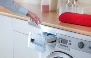 ۹ کاربرد باور نکردنی این نوع سرکه در شستن لباس/ از شر بوی سیگار روی لباس خلاص شوید