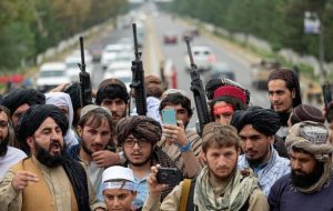 توئیتر و اینترنت پرسرعت تکراری و اعتیادآور شده/ وقت برای جهاد نیست/ حرف زدن با زنان هم سخت! توئیتر و اینترنت پرسرعت تکراری و اعتیادآور شده/ وقت برای جهاد نیست/ حرف زدن با زنان هم سخت!